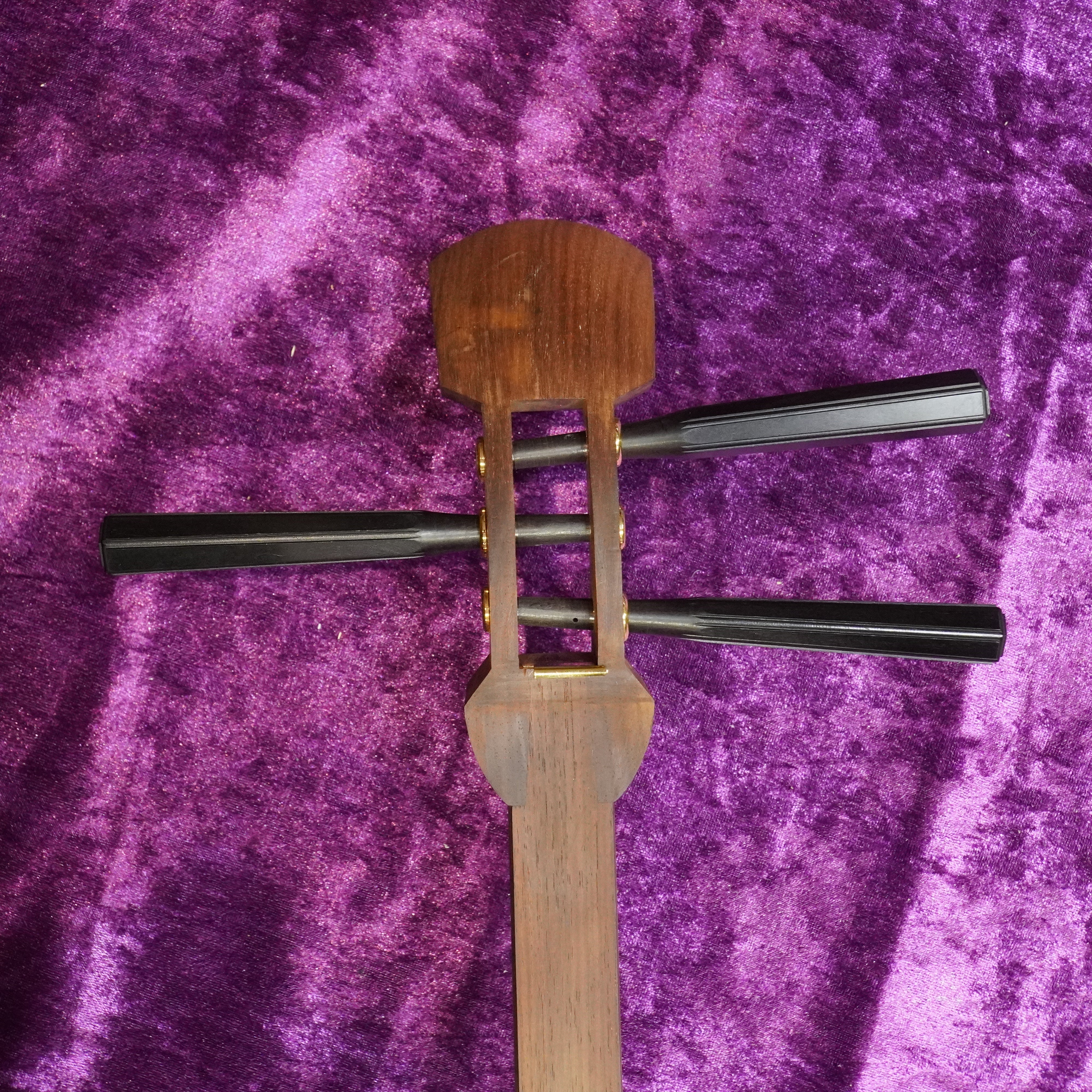 03.α21 紫檀細棹三味線 – 艶消し仕上げ – EzoFujiJapan