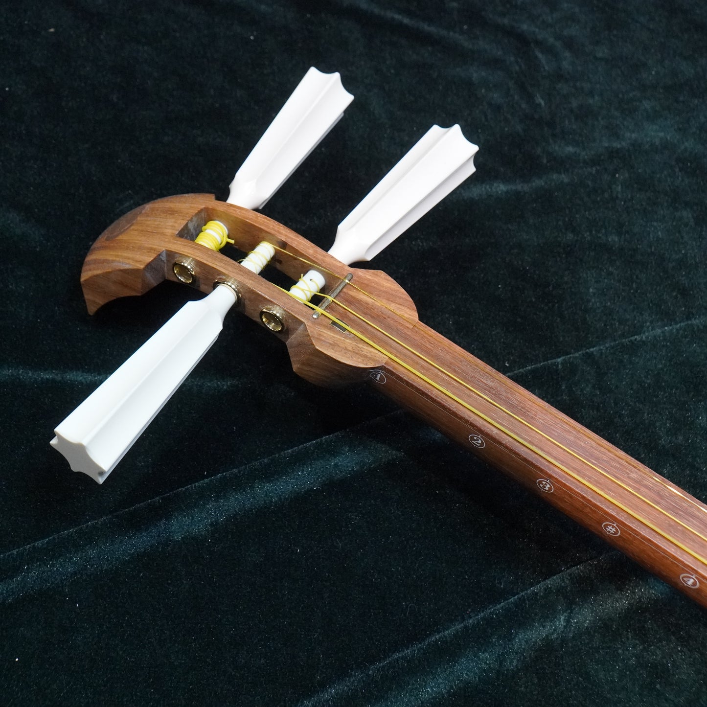 07.Tsugaru Shamisen – White Itomaki